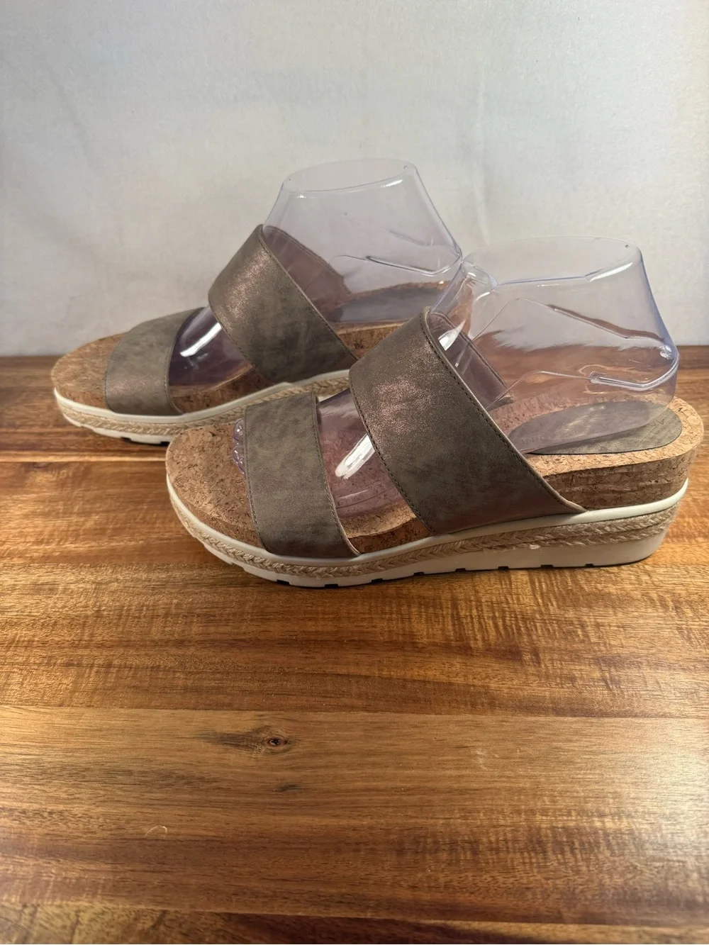 Adrienne Vittadini Wedge Sandals in Shimmery Tan Size 9.5
